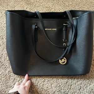 Michael Kors jet set bag